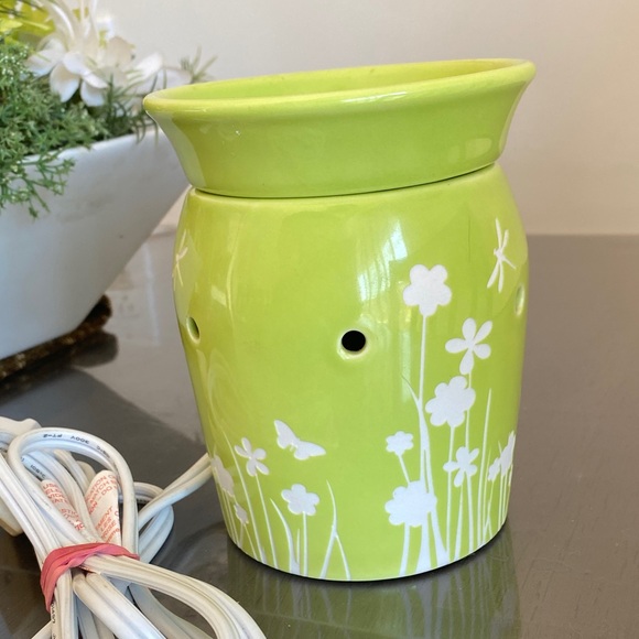 Scentsy Lime Green Firefly Electric Wax Burner Cheesecake Bar - Picture 4 of 9